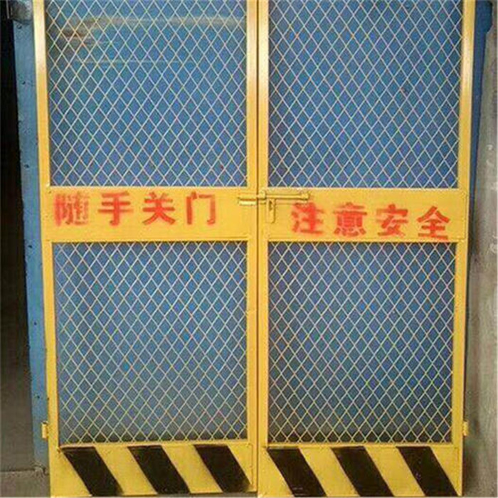 電梯門(mén)