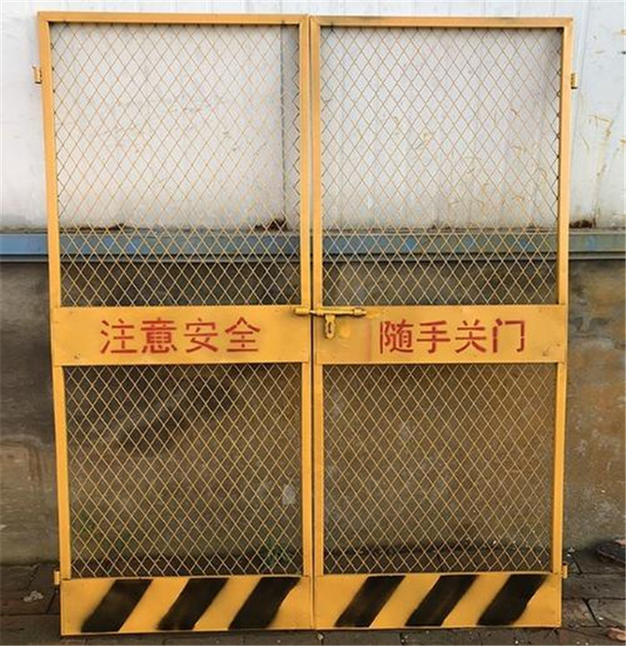 電梯門(mén)